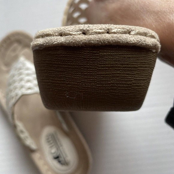 Cliffs By White Mountain Thong Sandals White Embellished with tiny Rhine… - Picture 10 of 14